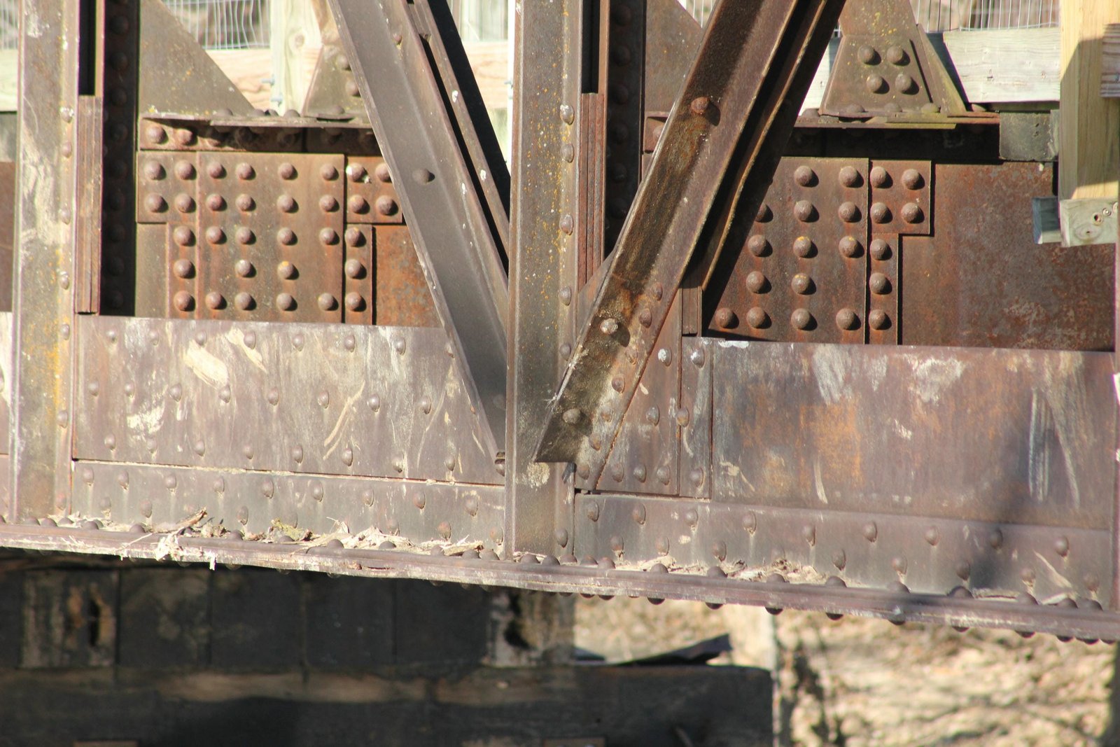 Lower connection